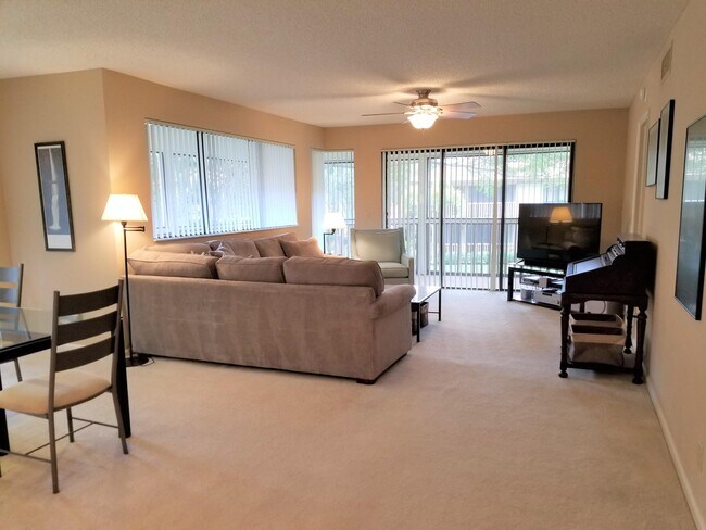 Foto del edificio - 406 Brackenwood Ln S