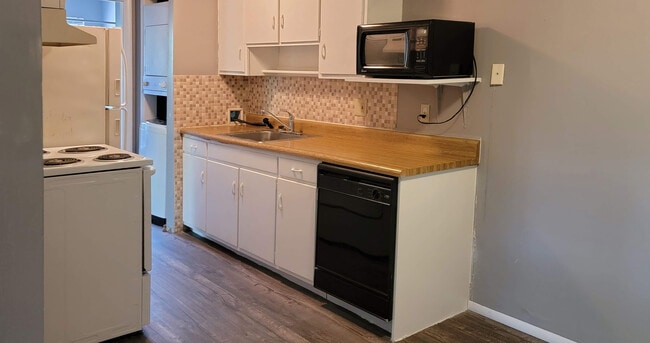 Kitchen - 1229 Westover Ct