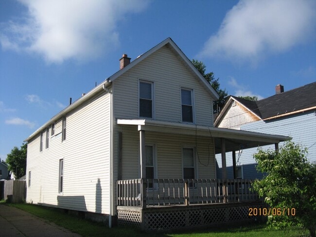 Building Photo - 623 E 12th St