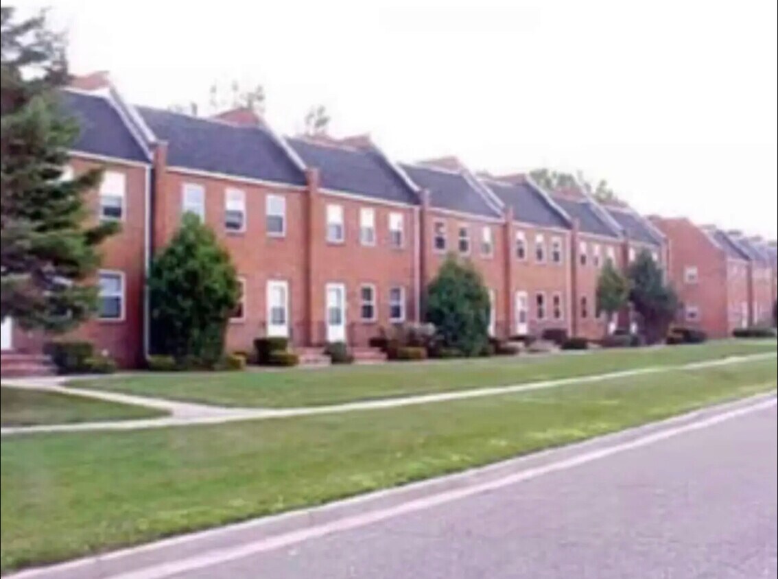 Primary Photo - 3042 Southfield Dr
