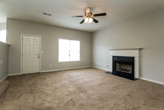 Foto del edificio - 650 Compton Ln