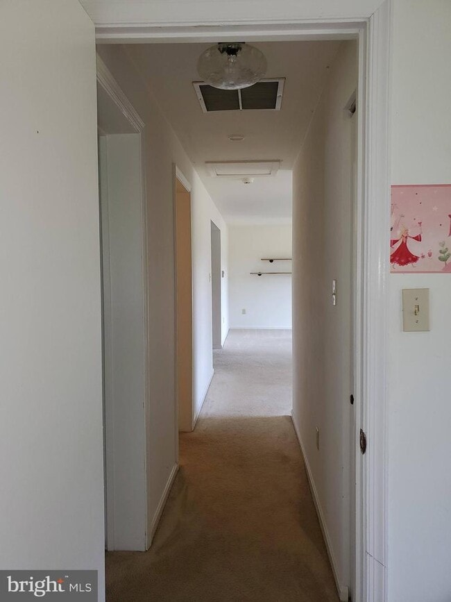 Building Photo - 518 Broadcreek Dr