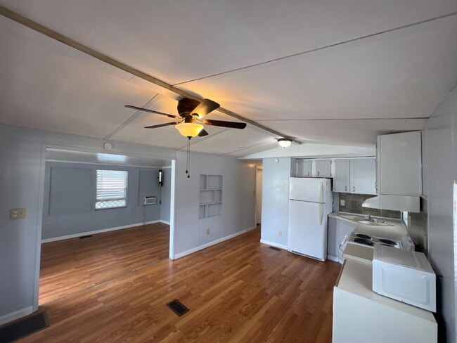 Building Photo - 59 Fairview Dr S