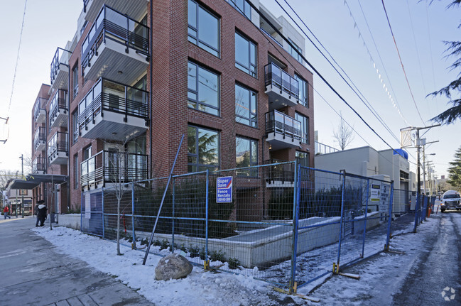 Building Photo - Midtown