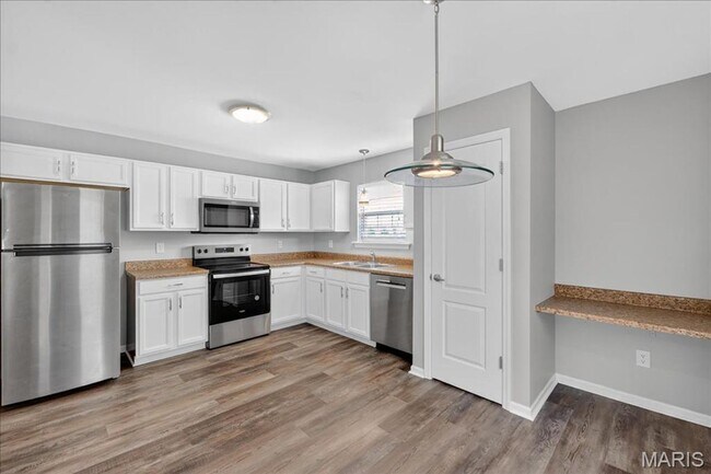 Foto del edificio - MOVE IN READY condo in Lake St. Louis