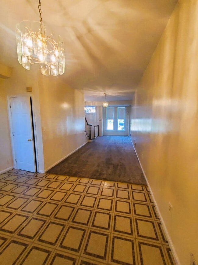 Foto del edificio - Large 3BR/1BA townhome in the Oliver neighborhood of East Baltimore