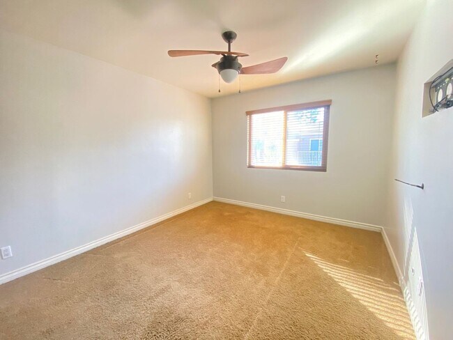 Foto del edificio - 930 S Palmetto Ave