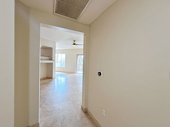 Building Photo - 2 BEDROOM 2 BATH GUARD GATED PARK AVENUE C...