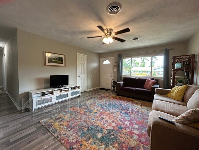 Foto del edificio - 3537 Forest Haven Ln