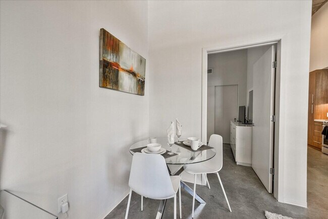 Foto del edificio - 315 J St