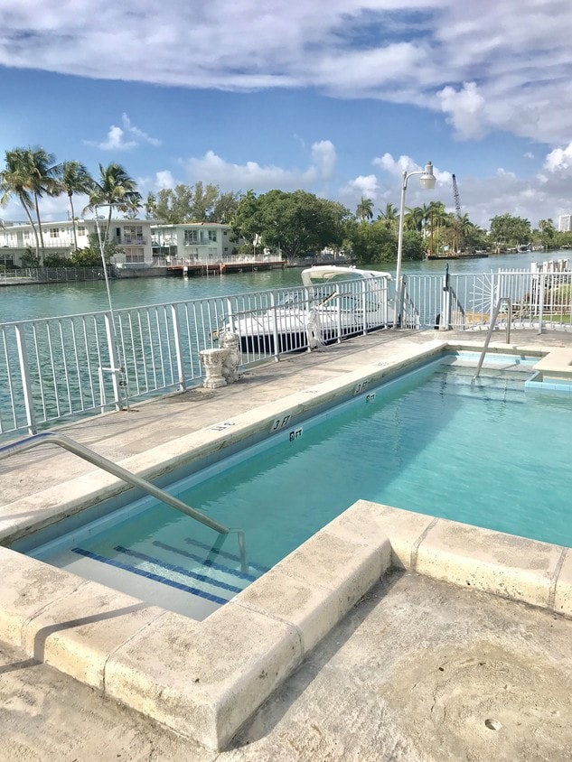 Common Dock - 200 S Shore Dr