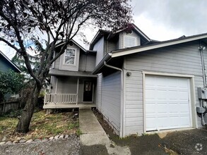 Building Photo - 600-602 Scenic Dr
