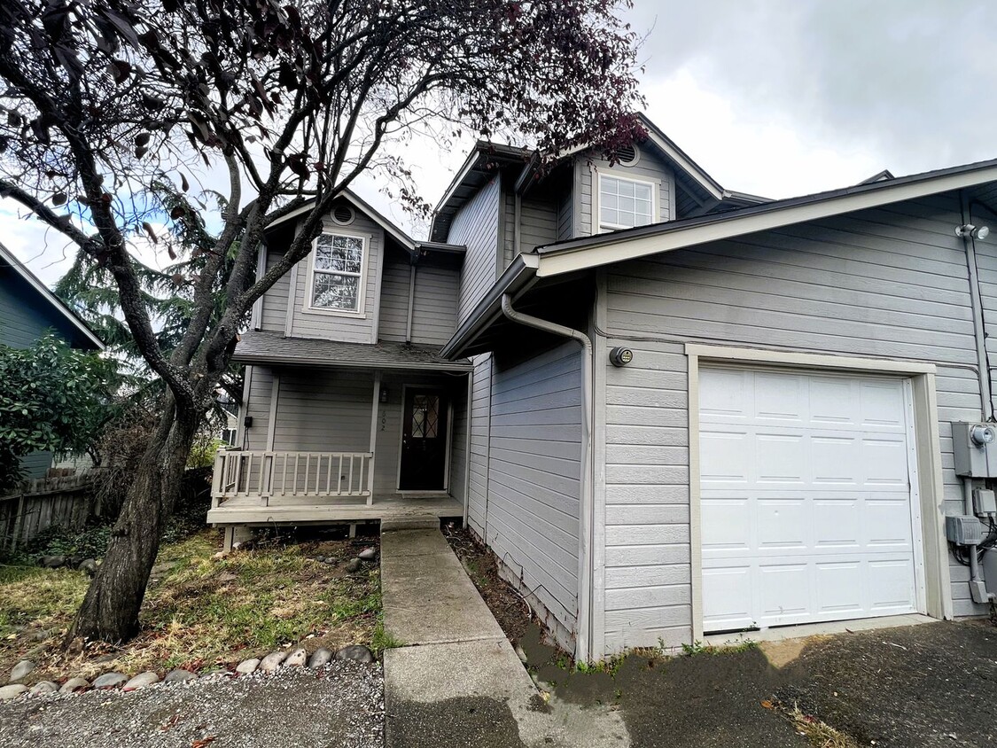 Primary Photo - 600-602 Scenic Dr