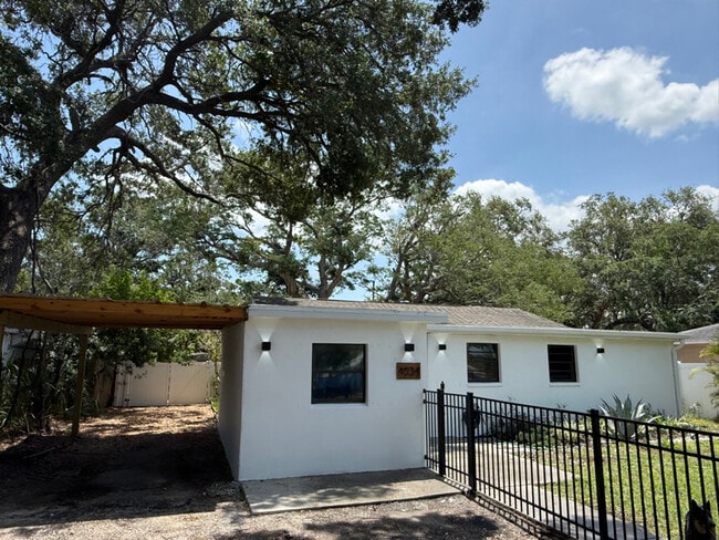 Building Photo - 4034 S Westshore Blvd