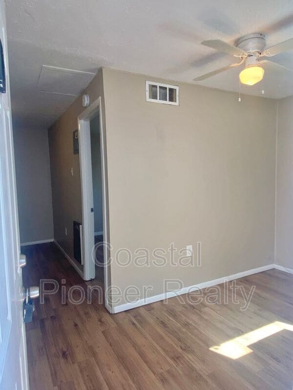 Building Photo - 2531 W Cherry St