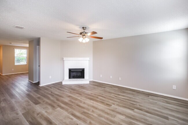 Foto del edificio - 1824 Lariat Dr