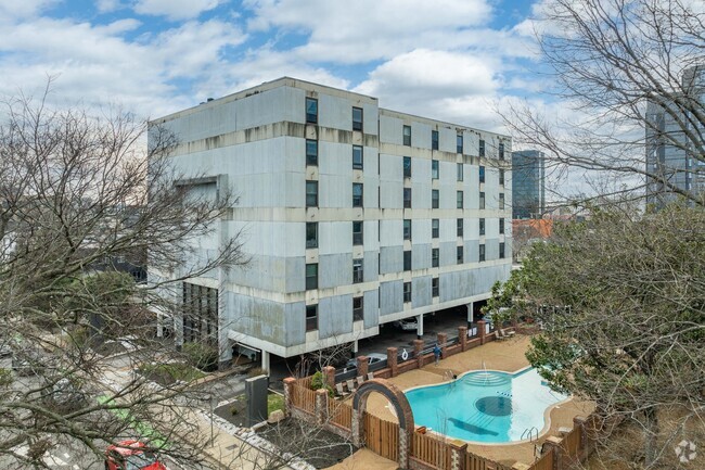 Building Photo - Spence Manor