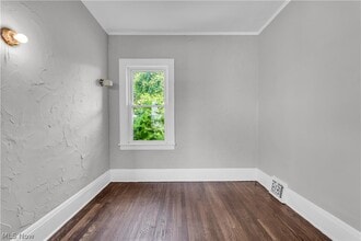 Building Photo - 1321 W 85th St