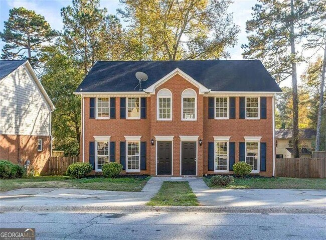 Foto del edificio - 5232 Ridge Forest Dr