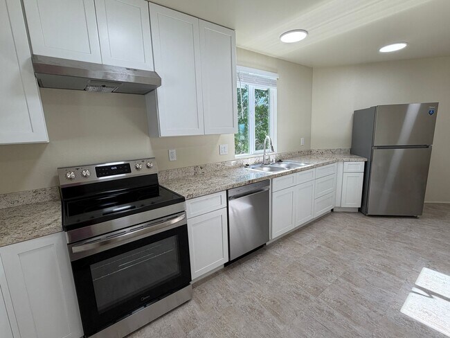 Building Photo - 1413 Shoshone St