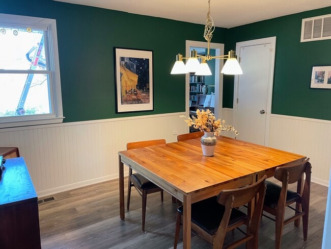 Building Photo - 1001 Belmont Dr