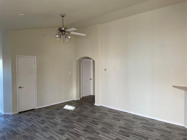 Building Photo - 6360 Geneva Ln