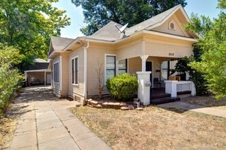 Building Photo - 2219 Refugio Ave