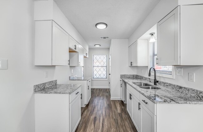 Building Photo - 4325 Water Briar Rd