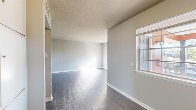 Foto del edificio - 3800 E 29th St