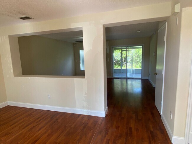 Foto del edificio - Adorable 3 bedroom / 2.5 bath town home wi...