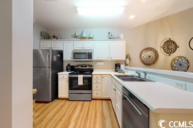 Building Photo - 616 River Oaks Dr