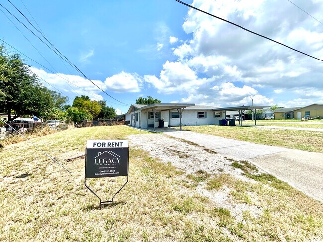 Building Photo - 6204 42nd Ave W
