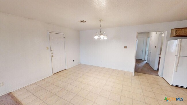 Building Photo - 2706 Alma Dr