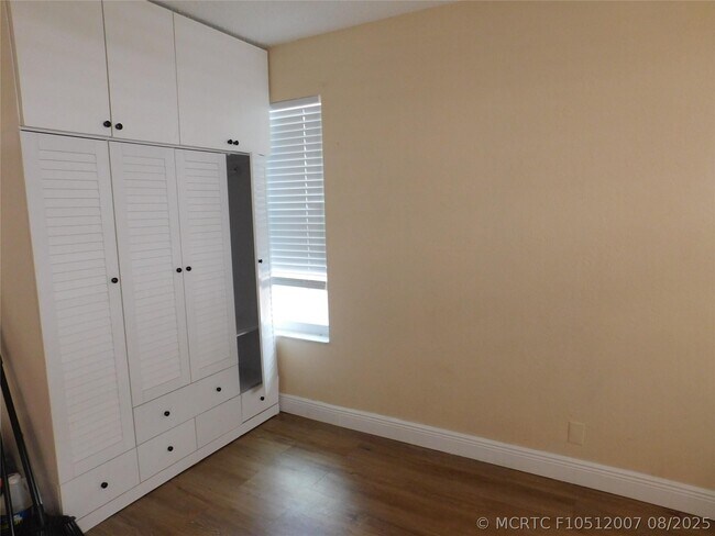 Building Photo - 836 SW 80th Ave