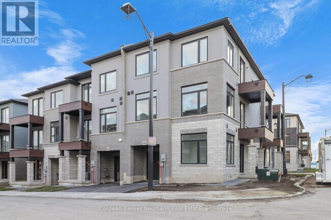 Building Photo - 155 Equestrian Way