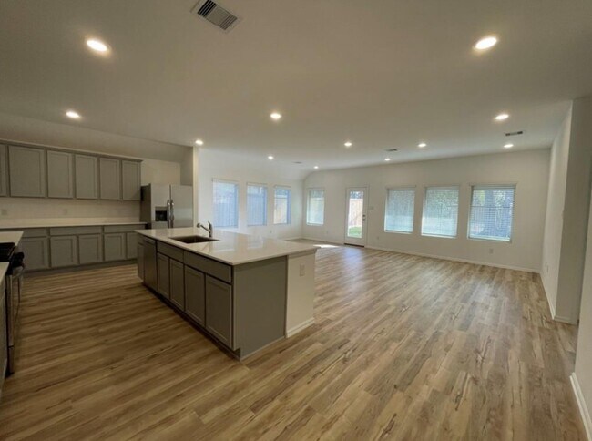 Foto del edificio - 7518 Angels Lndg Ln