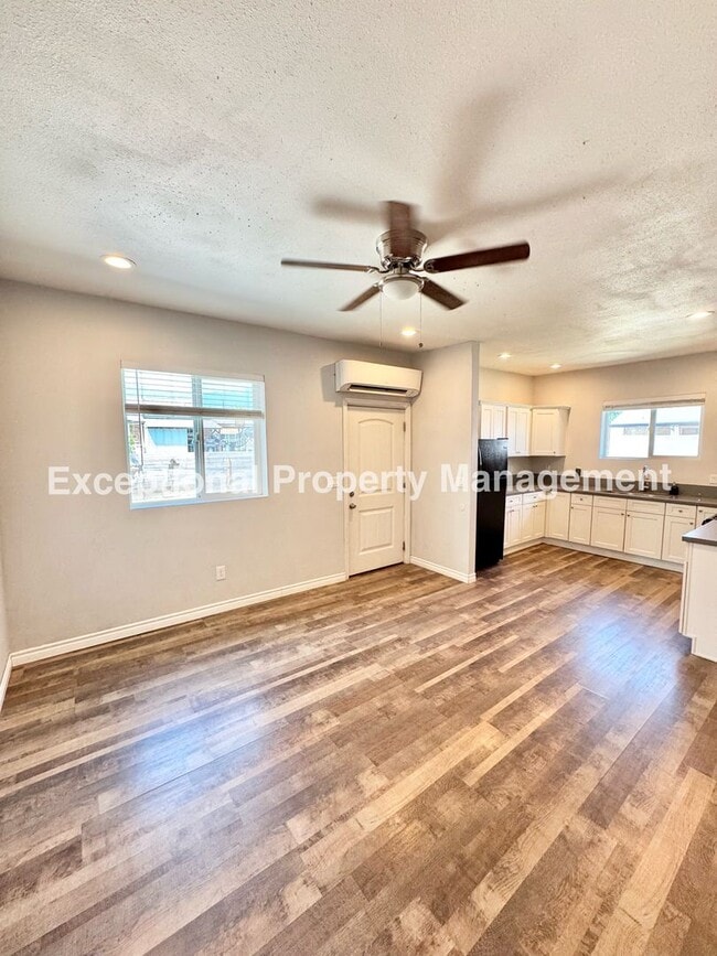 Building Photo - Great 2 bed 1 bath backhouse/ADU
