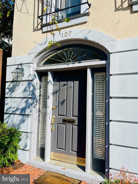 Building Photo - 107 Wolfe St