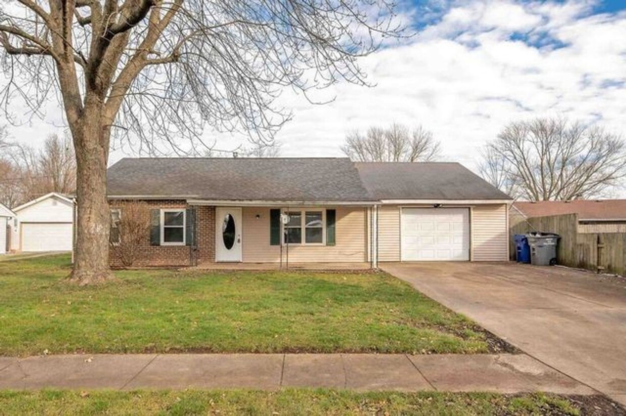 Primary Photo - Great Single Family Home! 3 bedroom 1 bath...