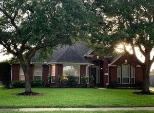 Building Photo - 2504 Sunny Shores Dr