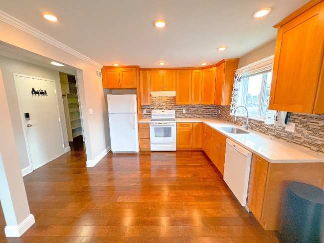 Building Photo - 12 Linden Ave