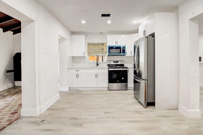 Foto del edificio - 736 NW 41st St