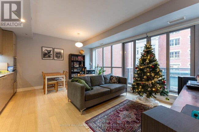 Photo du bâtiment - 55 Front St E