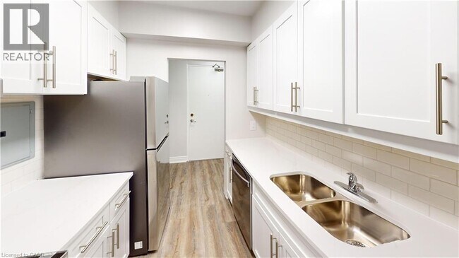 Building Photo - 3189 King St E