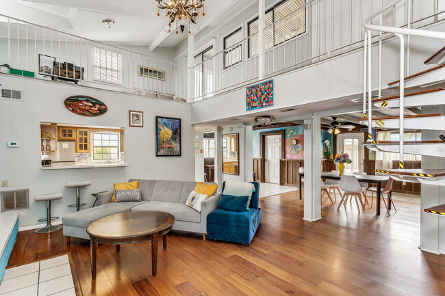 Building Photo - 1402 Via De Luna Dr