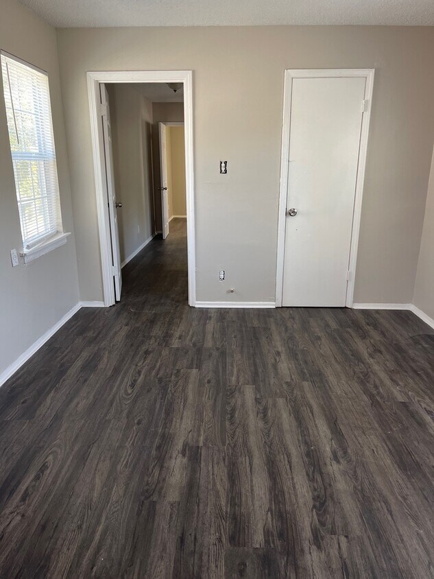 Foto principal - 2115 Bennett Ave