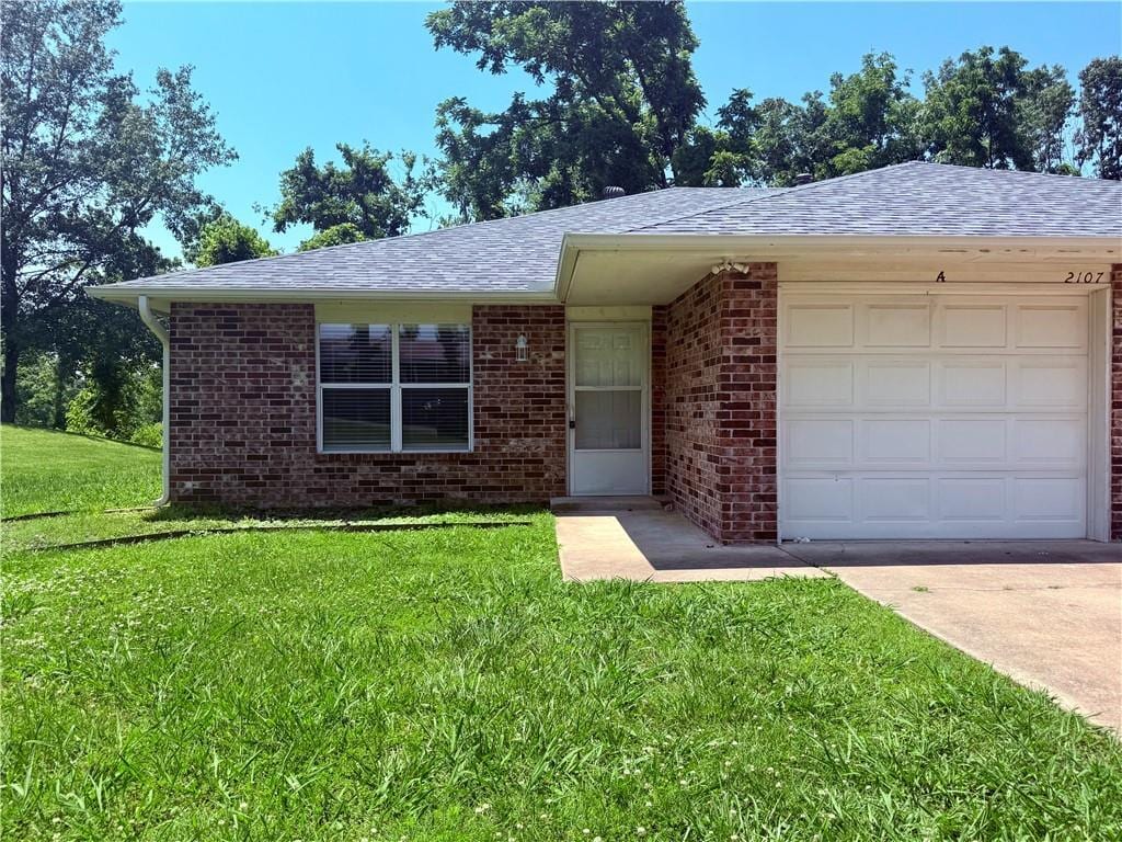 Foto principal - 2107 Oakwood Ave