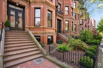 Building Photo - 271 Beacon St