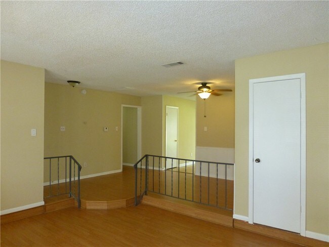 Building Photo - 1401 Serene Oaks Dr
