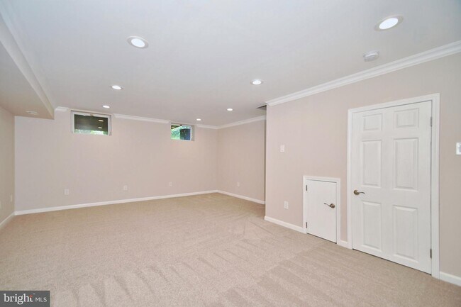 Building Photo - 346 Barrister Ct